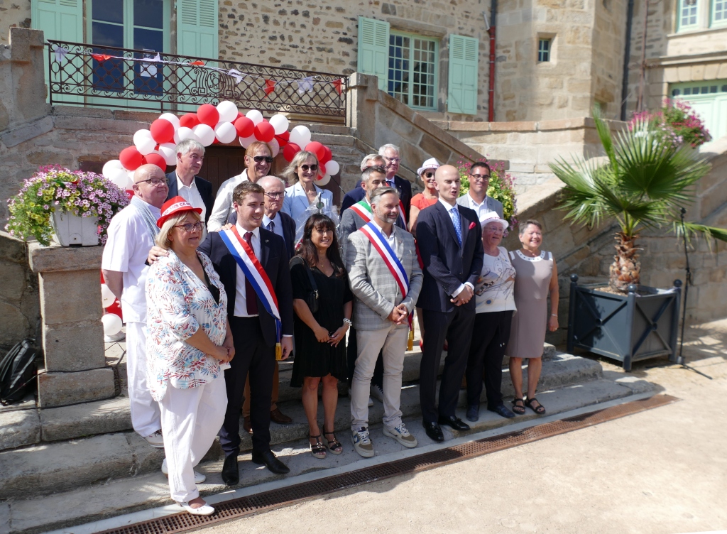 32 Groupe personnalits red