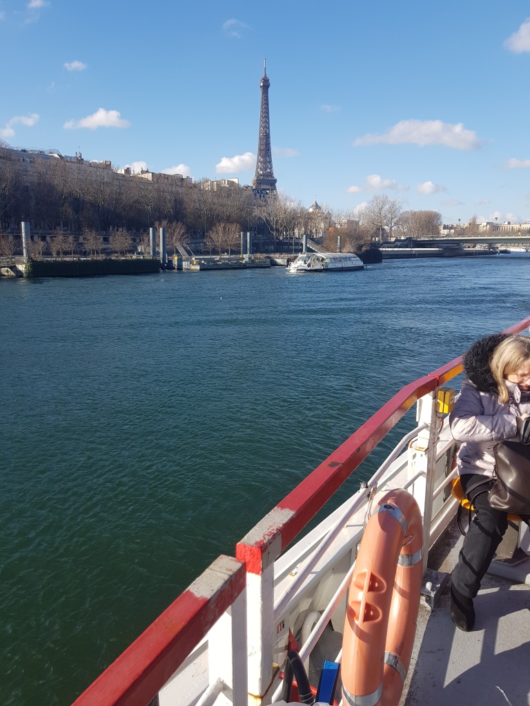 bateau mouche red