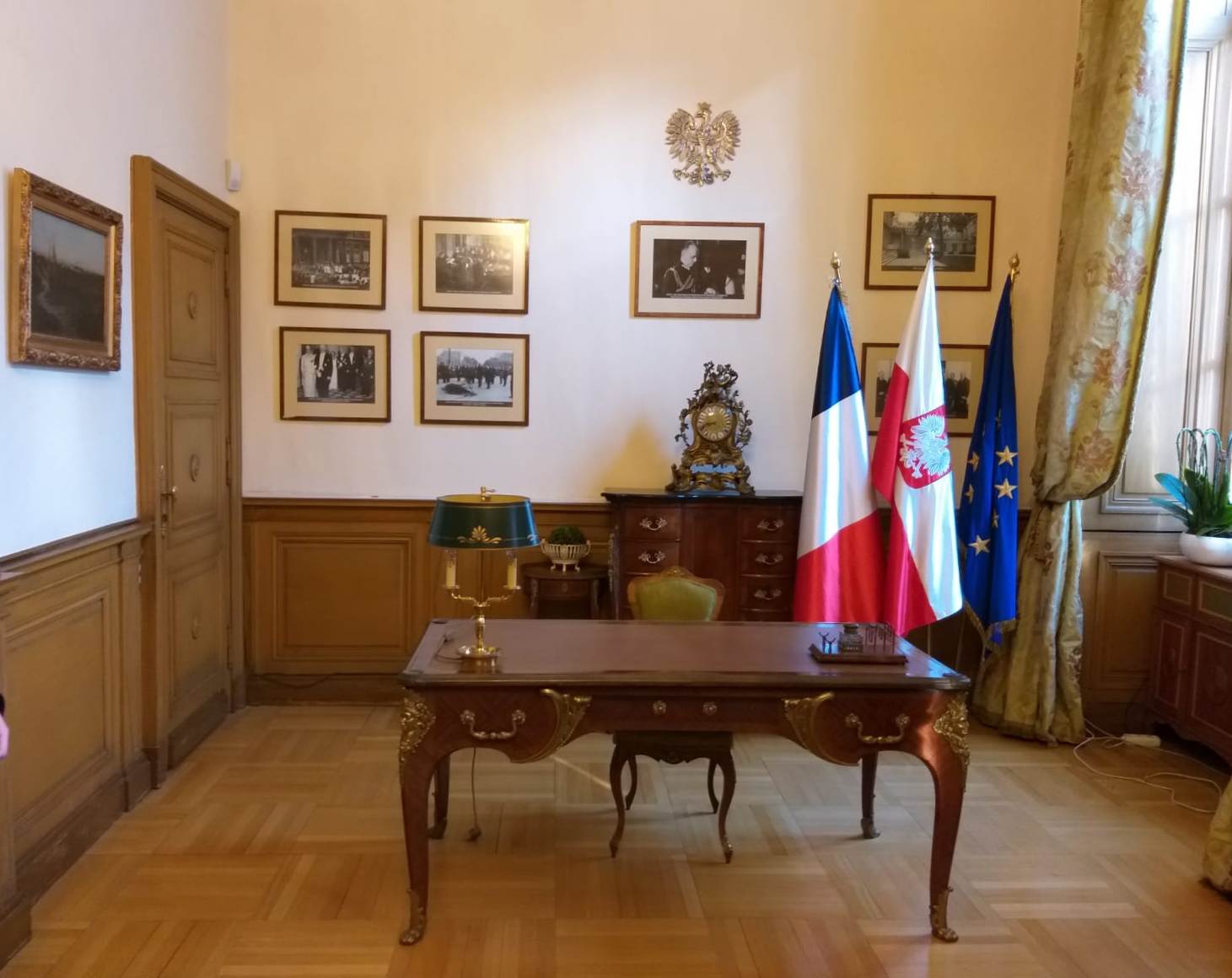 bureau sikorski red